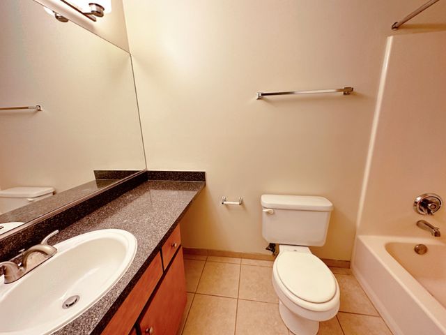 1350 Brook Street K, St. Charles, IL 60174