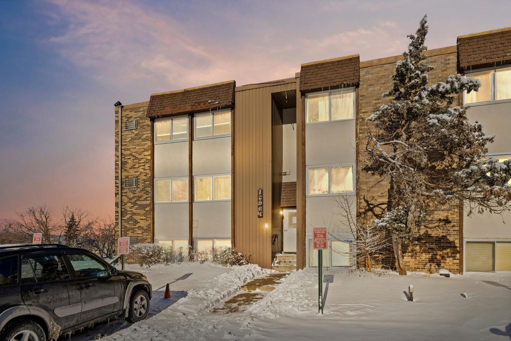 12964 Nicollet Avenue 301, Burnsville, MN 55337