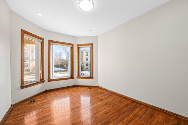 4552 S Indiana Avenue, Chicago, IL 60653