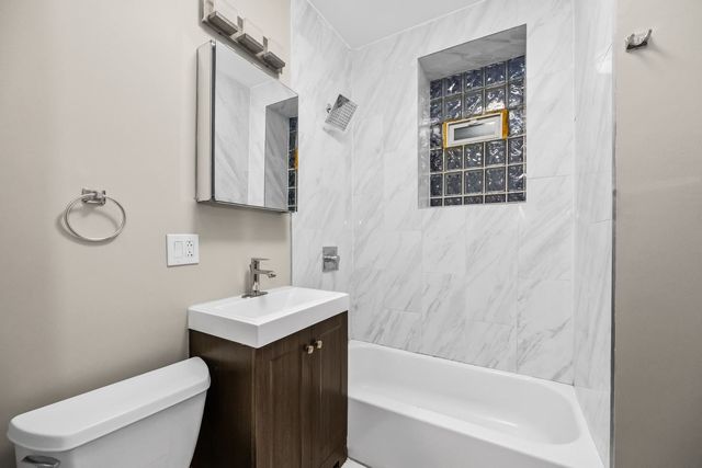 4552 S Indiana Avenue, Chicago, IL 60653