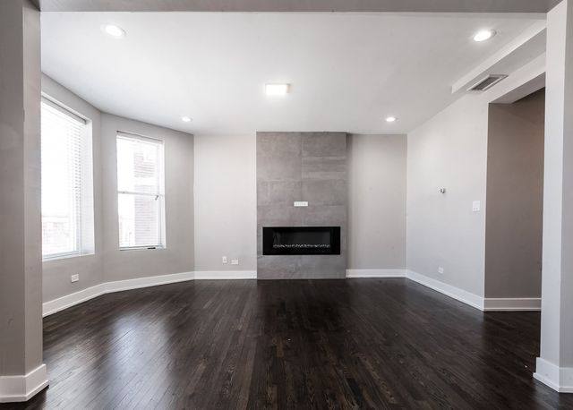 4552 S Indiana Avenue, Chicago, IL 60653