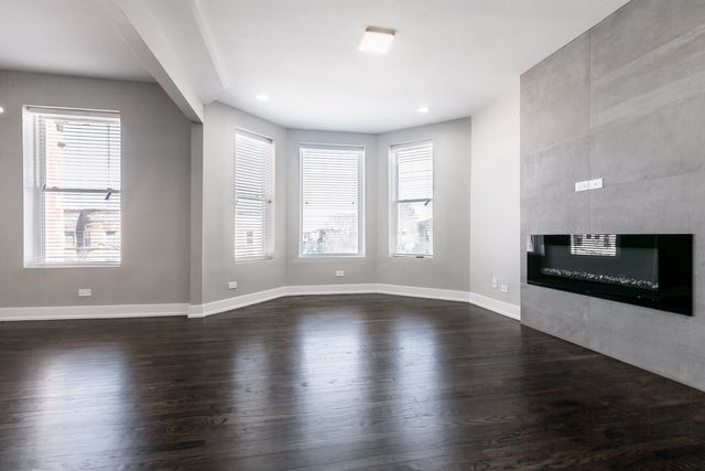 4552 S Indiana Avenue, Chicago, IL 60653