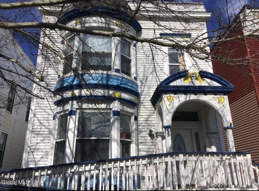 131 6th Avenue 1, Troy, NY 12180