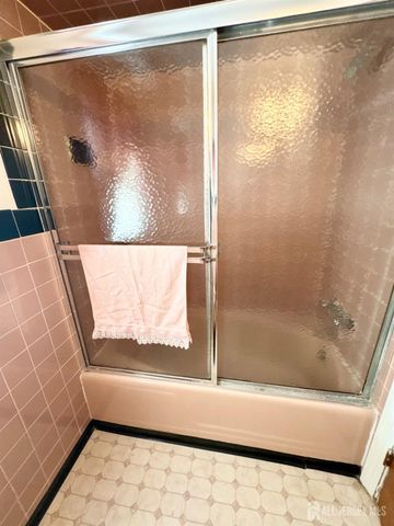 107 Zoar Place, Middlesex, NJ 08846