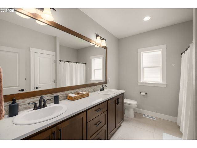 16749 Sw BIRDSONG St, Beaverton, OR 97007