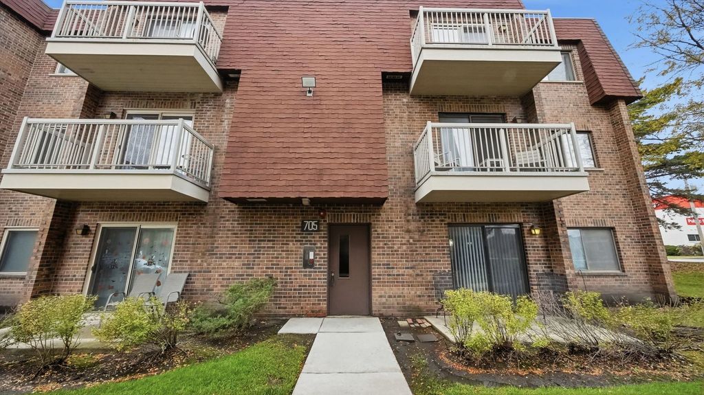 705 W Central Road B1, Mount Prospect, IL 60056 — exterior