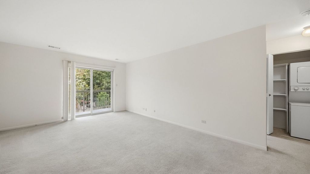 705 W Central Road B1, Mount Prospect, IL 60056 — photo 2