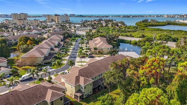 11142 KAPOK GRAND CIRCLE, St Petersburg, FL 33708