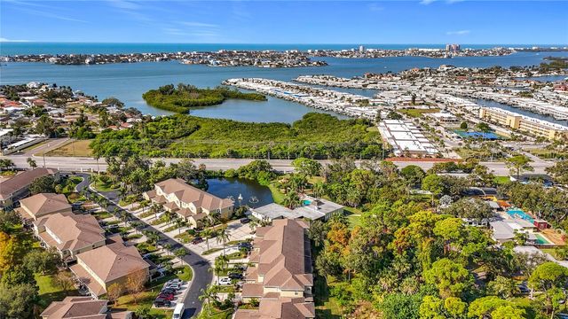 11142 KAPOK GRAND CIRCLE, St Petersburg, FL 33708