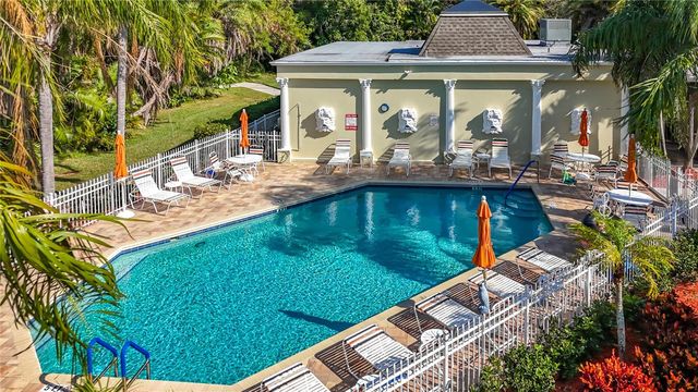 11142 KAPOK GRAND CIRCLE, St Petersburg, FL 33708