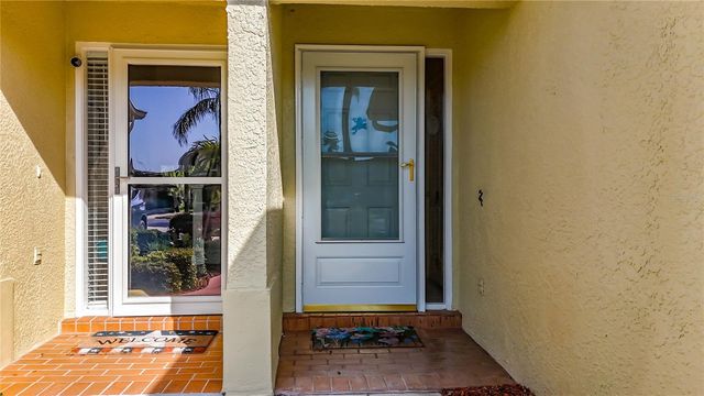 11142 KAPOK GRAND CIRCLE, St Petersburg, FL 33708