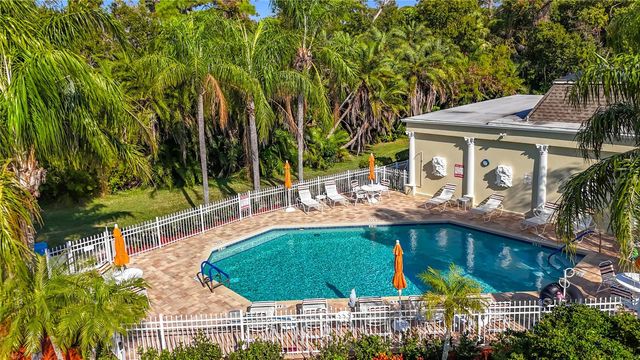 11142 KAPOK GRAND CIRCLE, St Petersburg, FL 33708