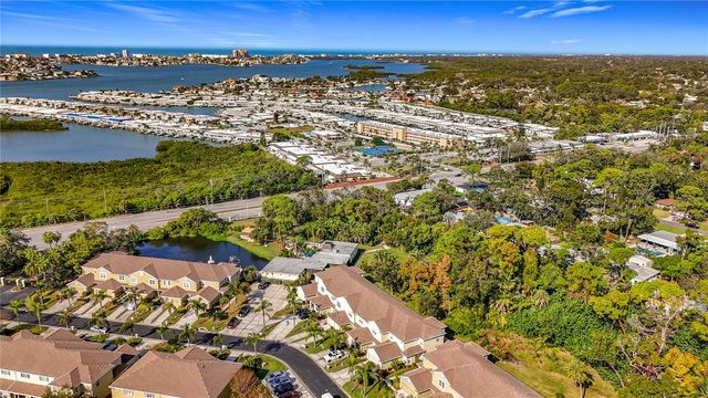 11142 KAPOK GRAND CIRCLE, St Petersburg, FL 33708