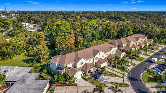 11142 KAPOK GRAND CIRCLE, St Petersburg, FL 33708