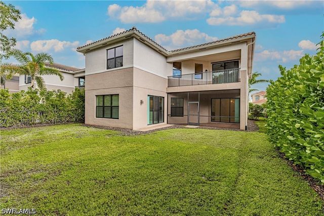 13852 Luna DR, Naples, FL 34109