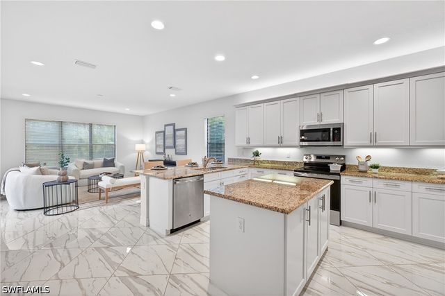 13852 Luna DR, Naples, FL 34109