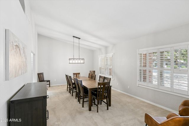 8611 W FOOTHILL Drive, Peoria, AZ 85383