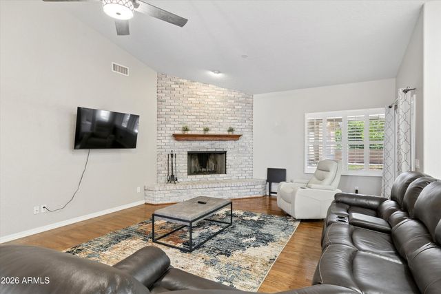 8611 W FOOTHILL Drive, Peoria, AZ 85383