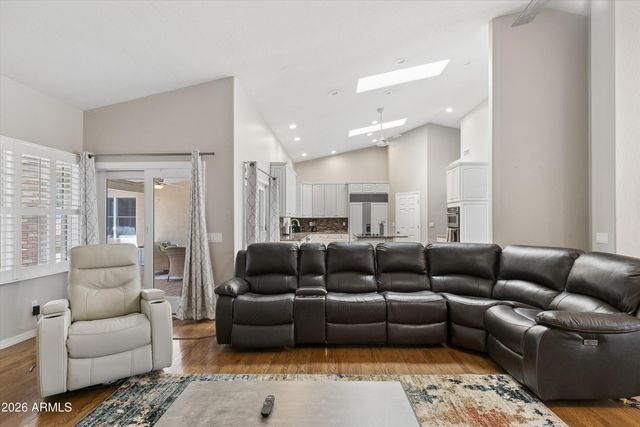 8611 W FOOTHILL Drive, Peoria, AZ 85383