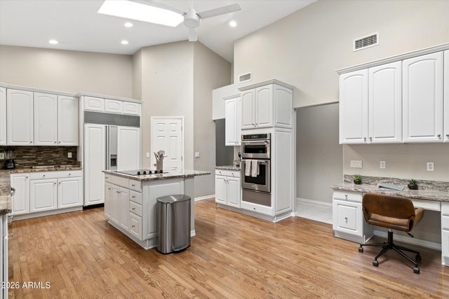 8611 W FOOTHILL Drive, Peoria, AZ 85383