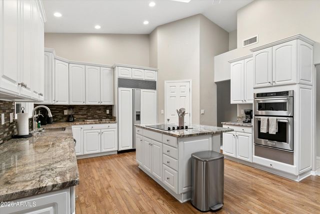 8611 W FOOTHILL Drive, Peoria, AZ 85383