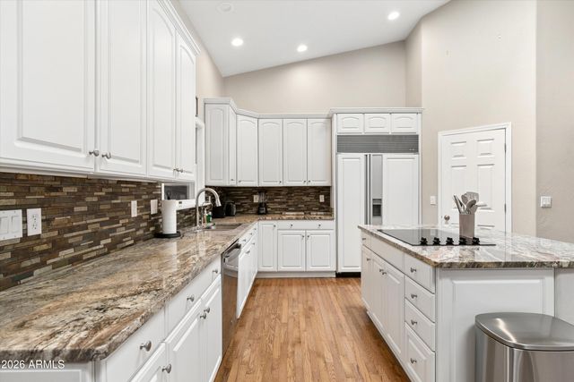 8611 W FOOTHILL Drive, Peoria, AZ 85383