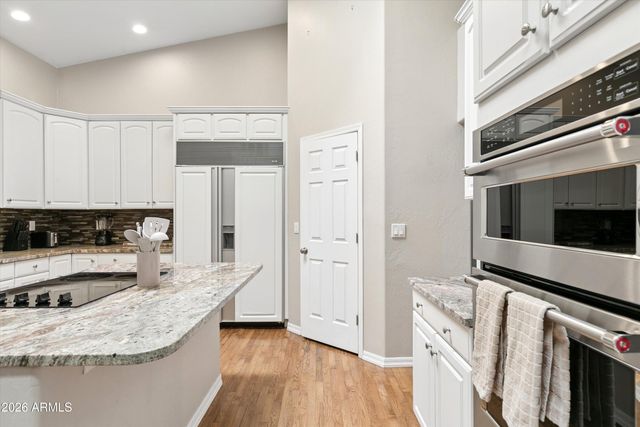 8611 W FOOTHILL Drive, Peoria, AZ 85383