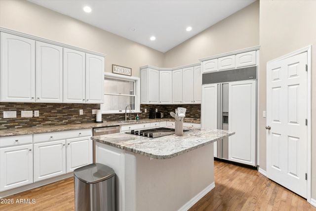 8611 W FOOTHILL Drive, Peoria, AZ 85383
