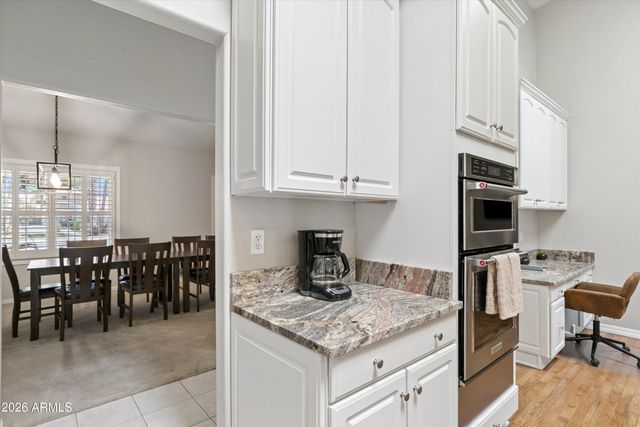 8611 W FOOTHILL Drive, Peoria, AZ 85383