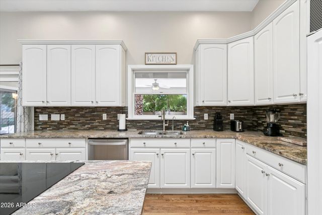 8611 W FOOTHILL Drive, Peoria, AZ 85383