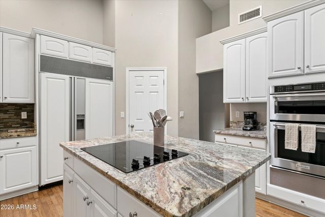 8611 W FOOTHILL Drive, Peoria, AZ 85383
