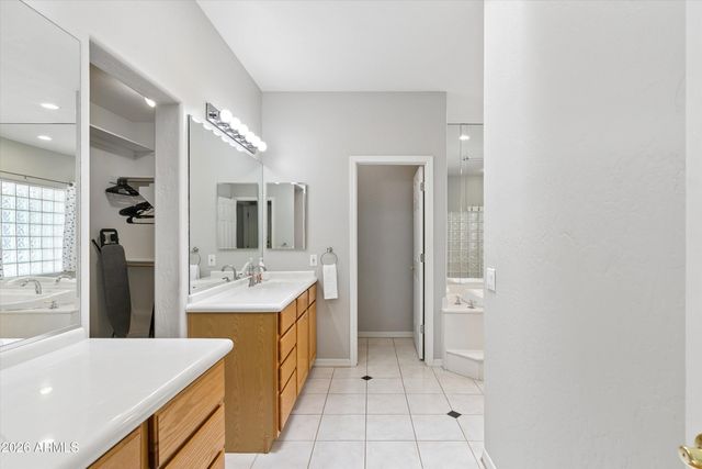 8611 W FOOTHILL Drive, Peoria, AZ 85383