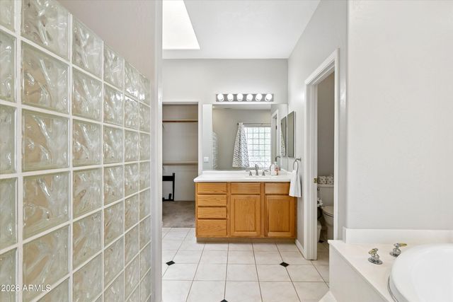 8611 W FOOTHILL Drive, Peoria, AZ 85383