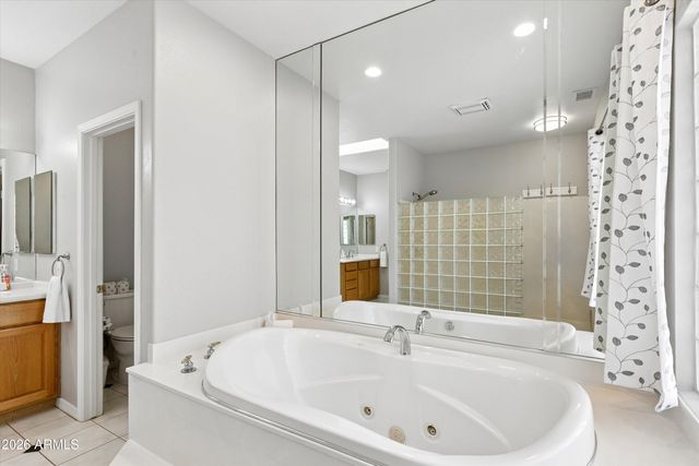 8611 W FOOTHILL Drive, Peoria, AZ 85383