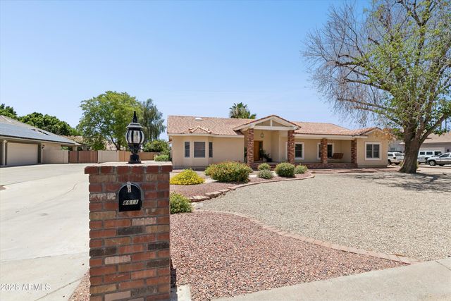 8611 W FOOTHILL Drive, Peoria, AZ 85383