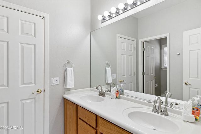8611 W FOOTHILL Drive, Peoria, AZ 85383