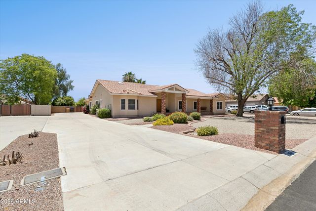 8611 W FOOTHILL Drive, Peoria, AZ 85383