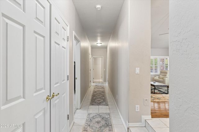 8611 W FOOTHILL Drive, Peoria, AZ 85383