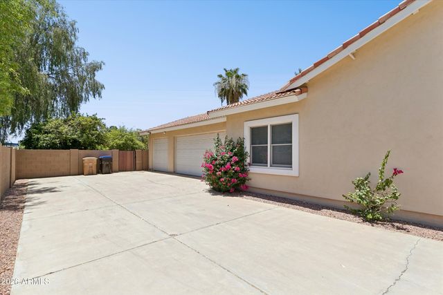 8611 W FOOTHILL Drive, Peoria, AZ 85383