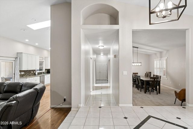 8611 W FOOTHILL Drive, Peoria, AZ 85383