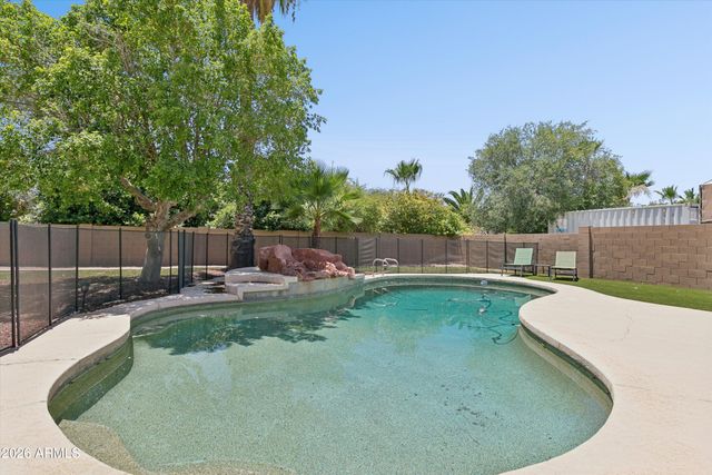 8611 W FOOTHILL Drive, Peoria, AZ 85383