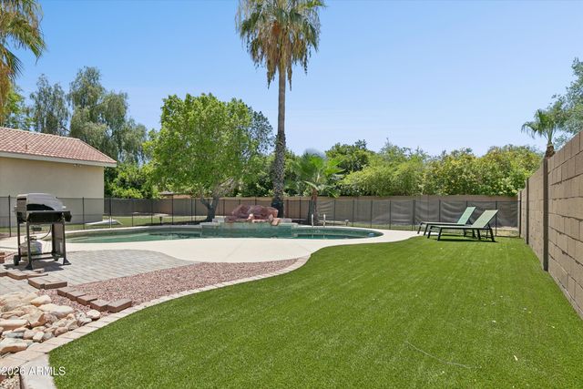 8611 W FOOTHILL Drive, Peoria, AZ 85383
