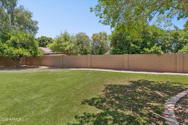 8611 W FOOTHILL Drive, Peoria, AZ 85383