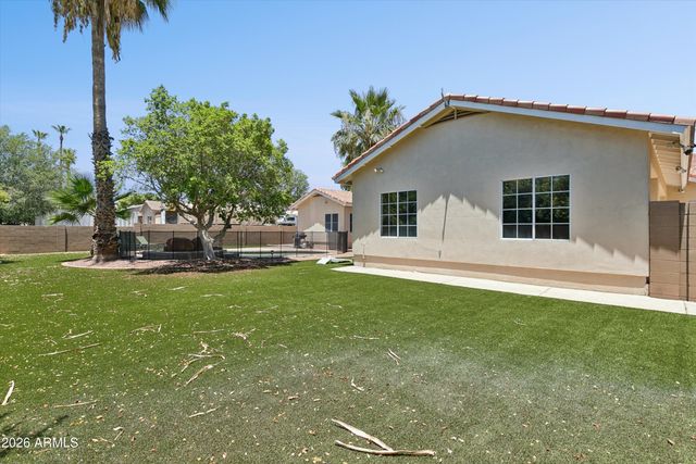 8611 W FOOTHILL Drive, Peoria, AZ 85383
