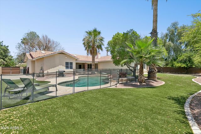 8611 W FOOTHILL Drive, Peoria, AZ 85383