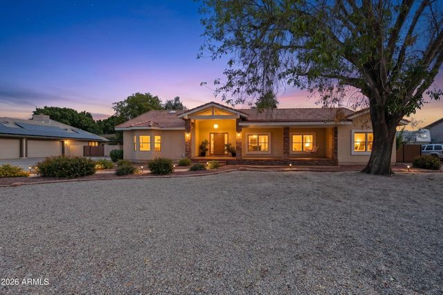 8611 W FOOTHILL Drive, Peoria, AZ 85383