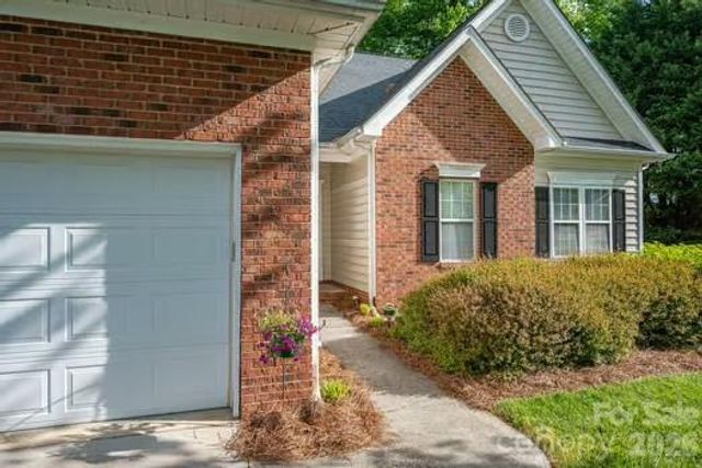 1614 Iverness Court, Gastonia, NC 28056