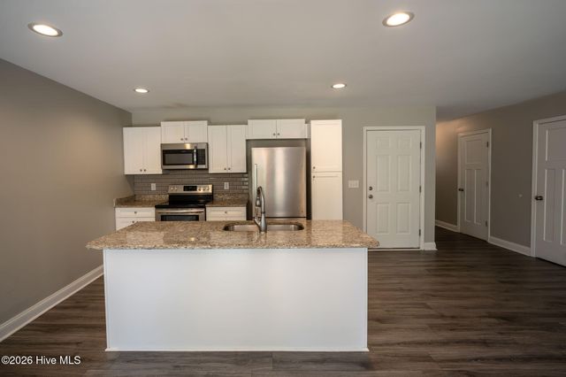 730 W Illinois Avenue, Southern Pines, NC 28387