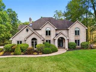 401 Acorn Ct, Adams Twp, PA 16046