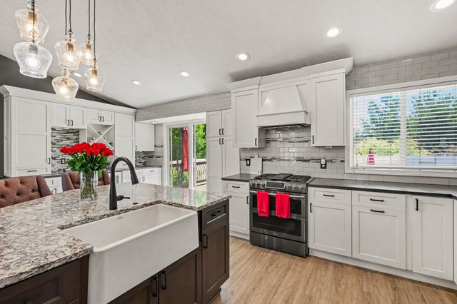 6630 Cannon Farms Drive NE, Rockford, MI 49341